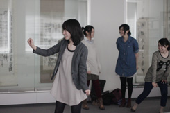 エア書道ガールさん。