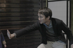 エア書道に慣れてきて切れのあるポーズのさっちん。