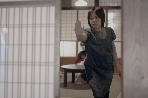 集中してエア書道中のけいこちゃん。